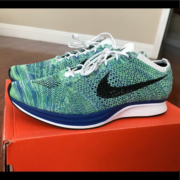 Nike Flyknit Racer - Picture 2 of 4
